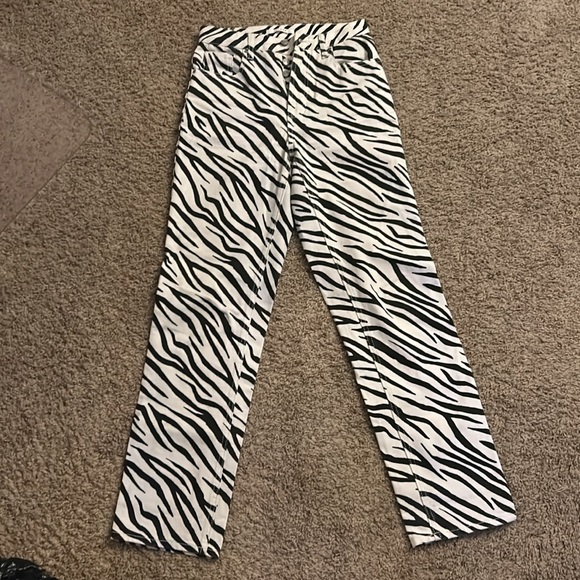 Zebra print, button up, denim material, worn twice, like new condition - Picture 4 of 5
